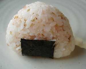 Onigiri fait maison avec du sésame